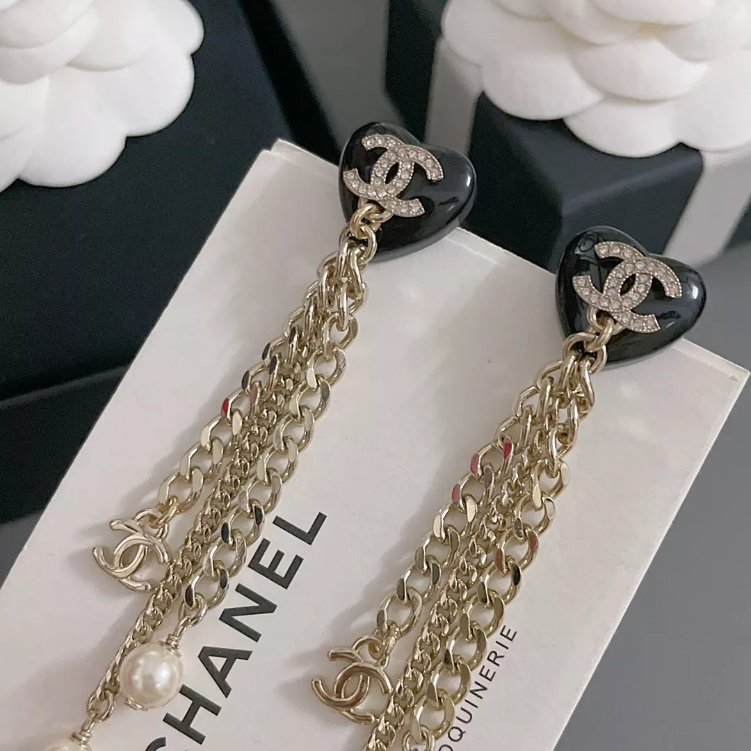 샤넬 블랙 하트 태슬 귀걸이 상세 이미지 5