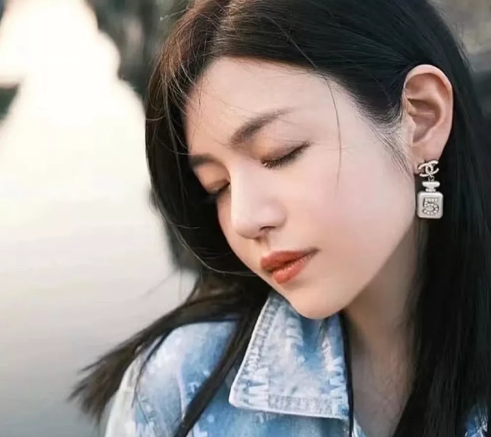 샤넬 N°5 향수병 모티브 귀걸이 상세 이미지 36