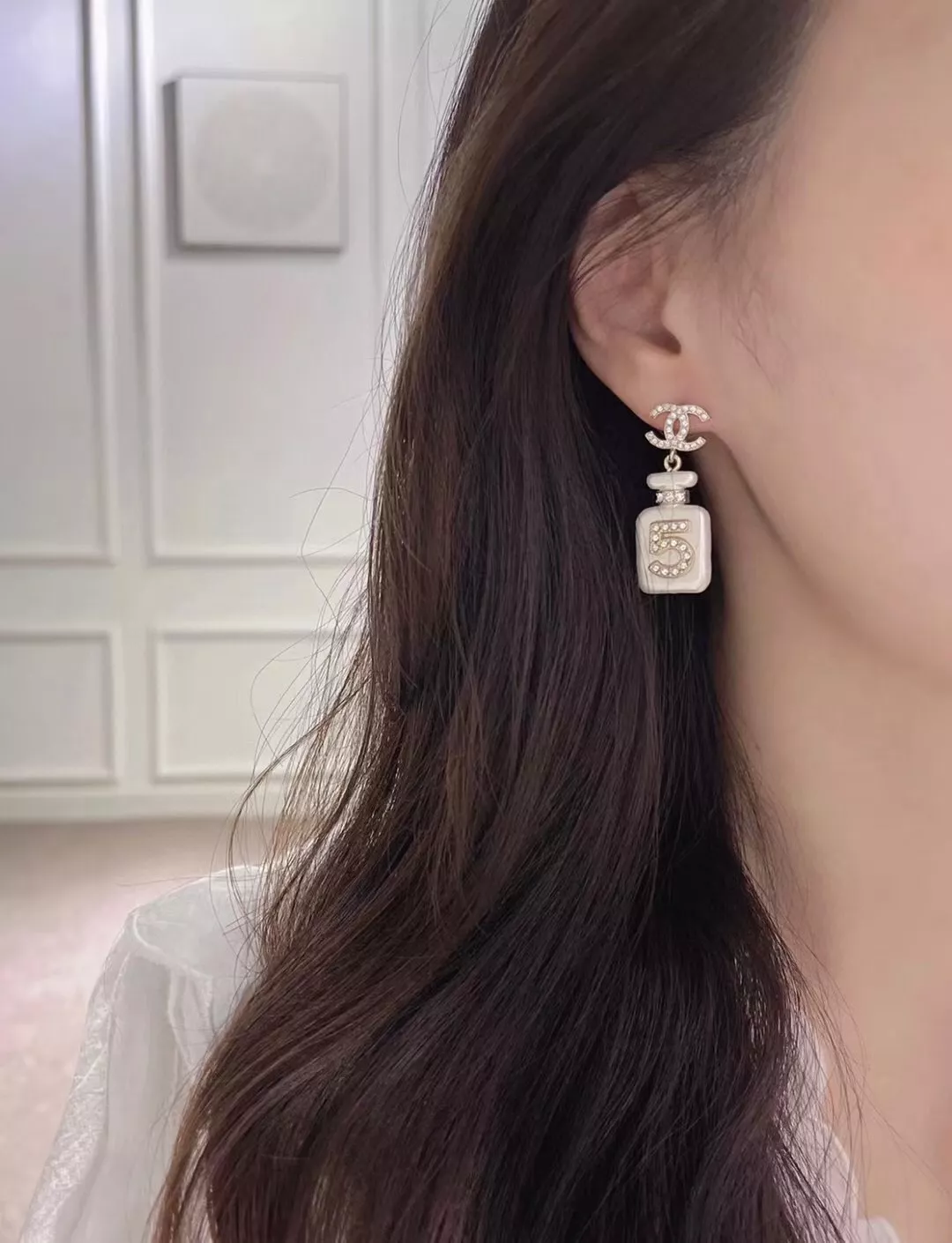 샤넬 N°5 향수병 모티브 귀걸이 상세 이미지 17