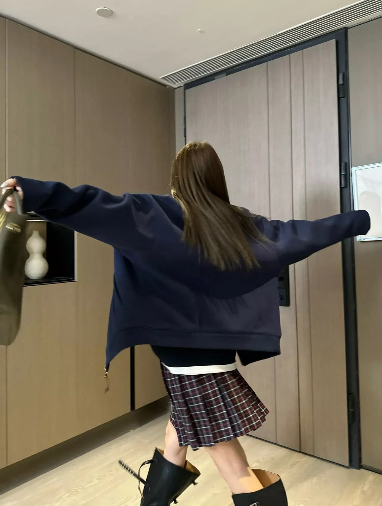 미우미우 자수 로고 포인트 집업 카라 재킷 상세 이미지 17