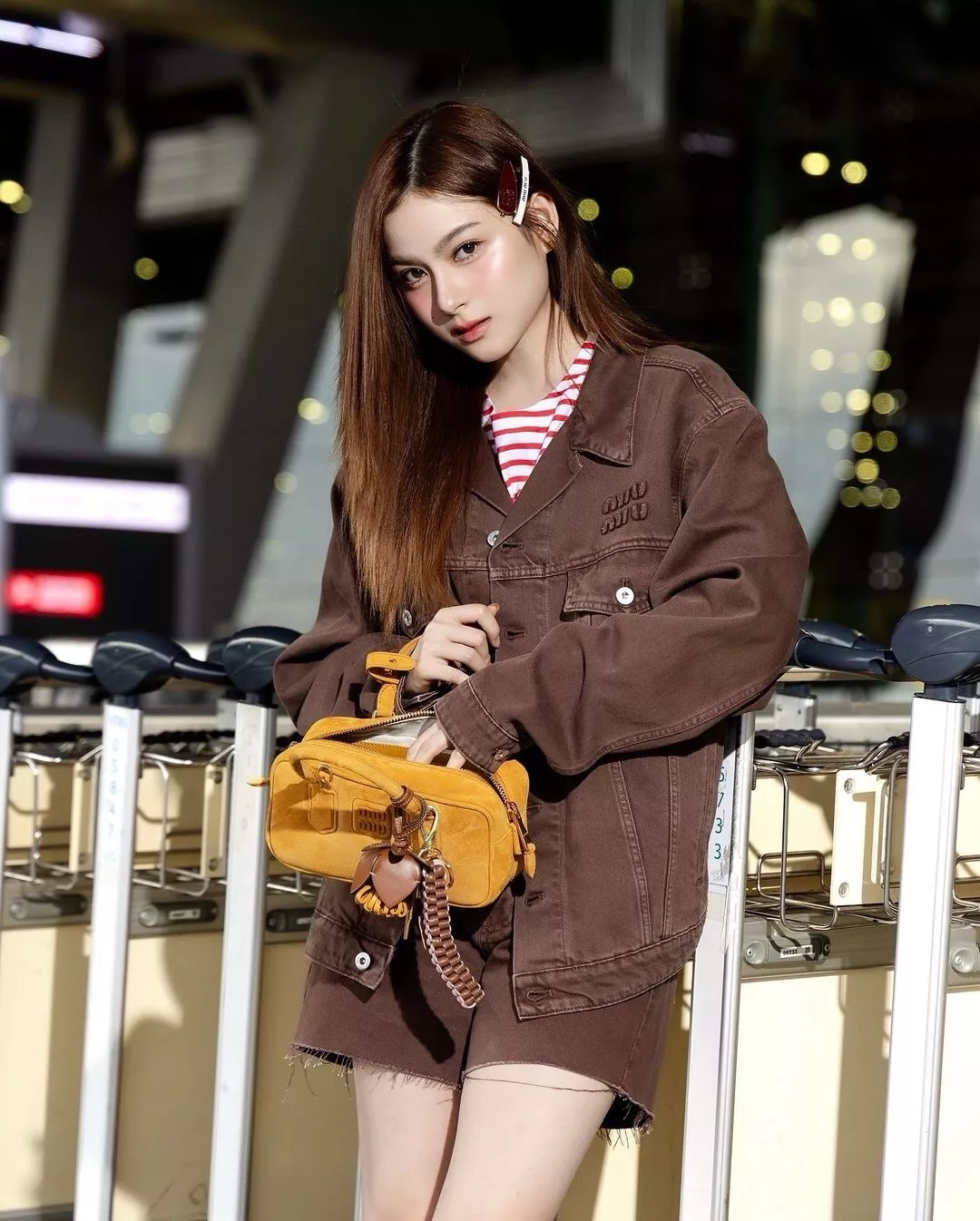 미우미우 레터 장식 헤어핀 상세 이미지 15