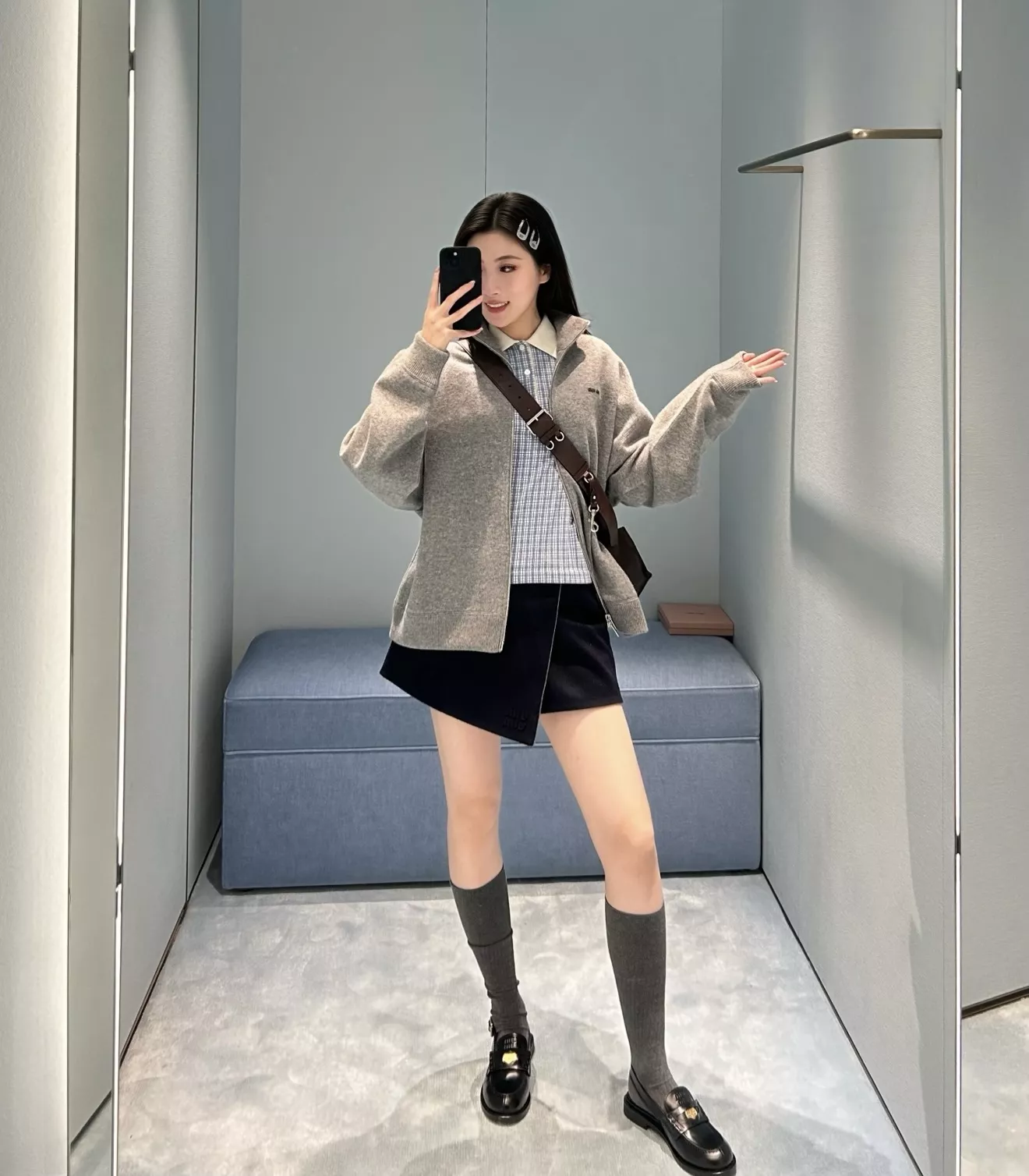 미우미우 소형 로고 메탈 헤어핀 상세 이미지 14