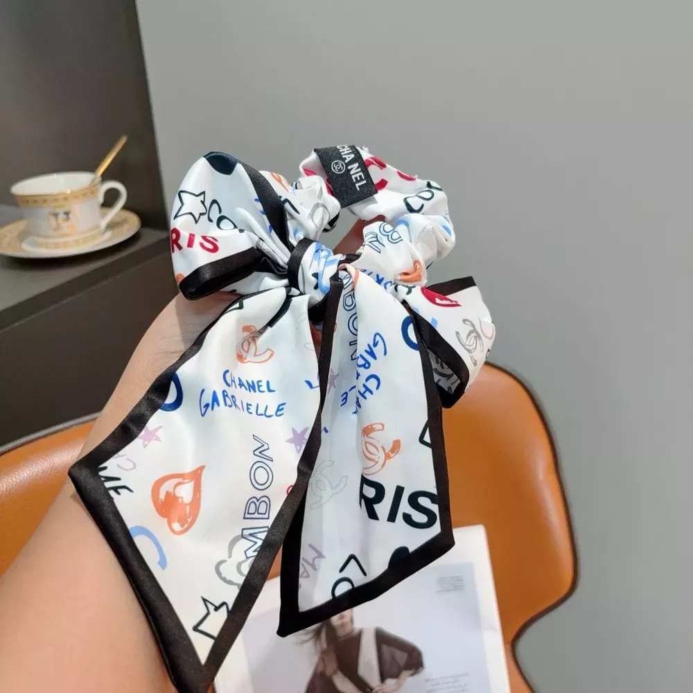 샤넬 레터링 리본 포인트 헤어끈