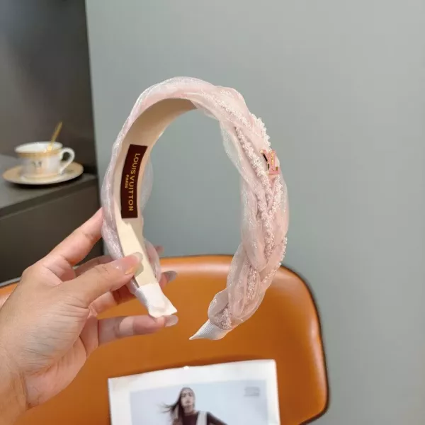 루이비통 꼬임 디테일 헤어밴드