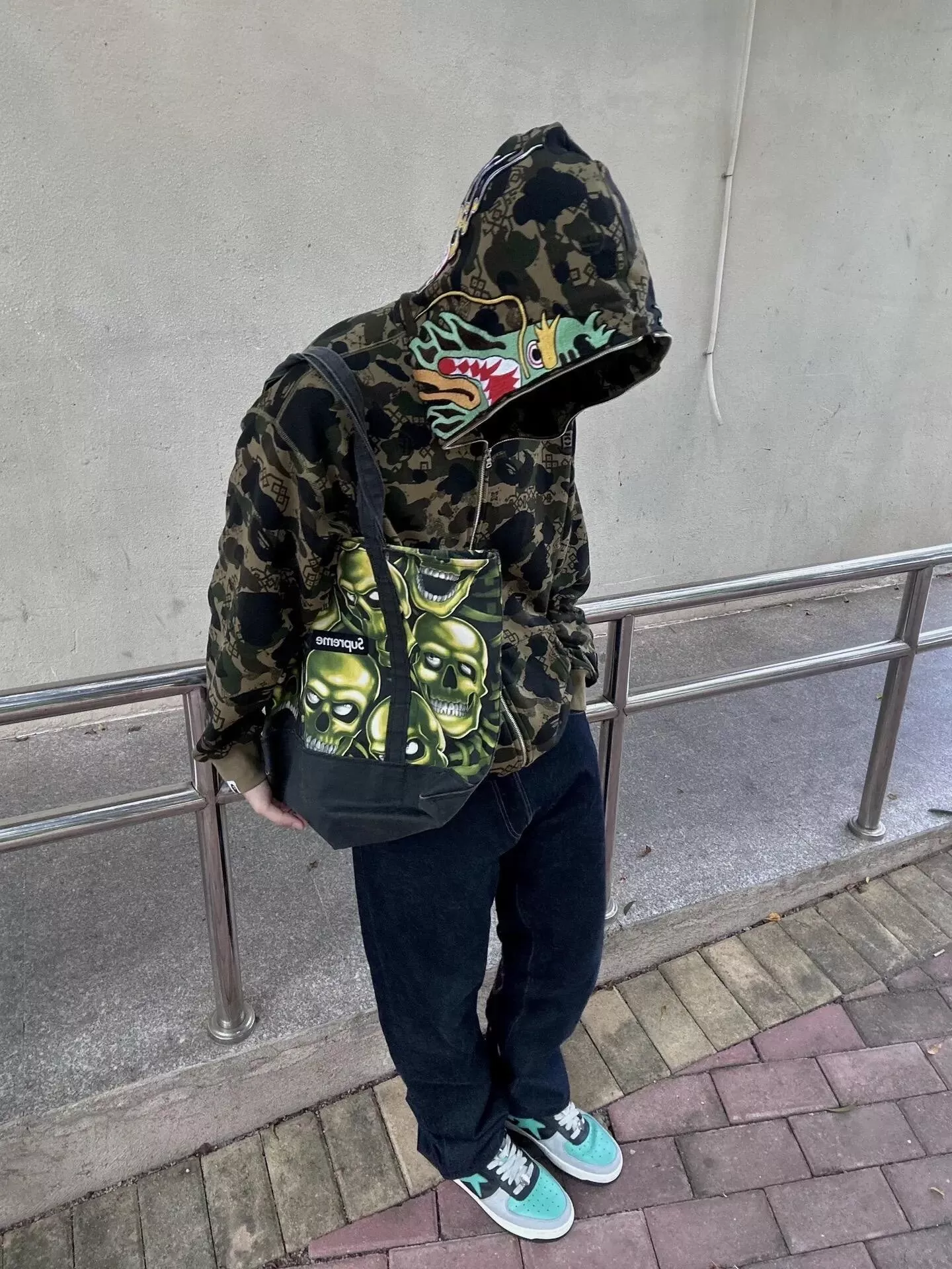 베이프 클랏 SS25 카모 샤크 후드 티셔츠 상세 이미지 23