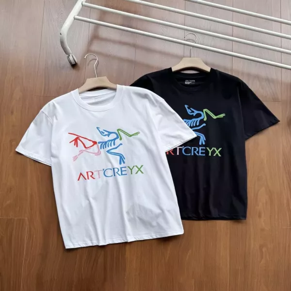 아크테릭스 로고 프린트 반소매 티셔츠