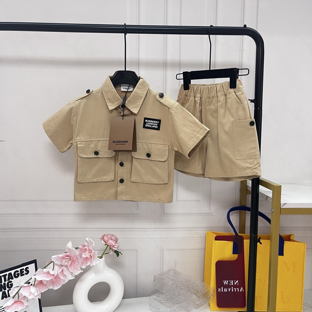 버버리 카키 공방풍 반소매 셔츠와 쇼츠 세트