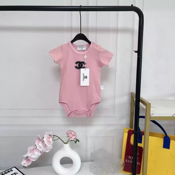 샤넬 자수 반소매 유아 바디수트
