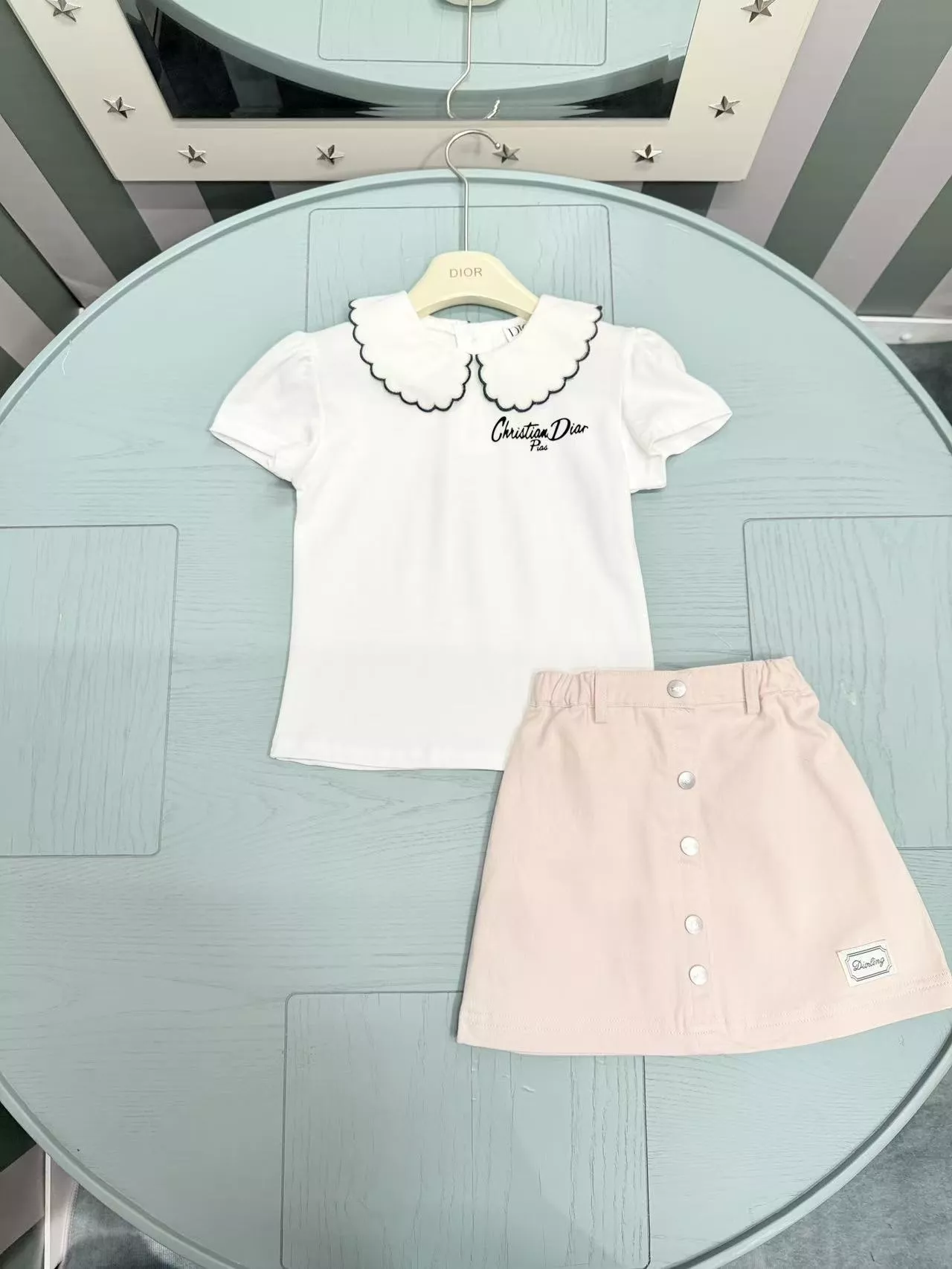 디올 반소매 상의와 데님 스커트로 구성된 유아동 세트 상세 이미지 3