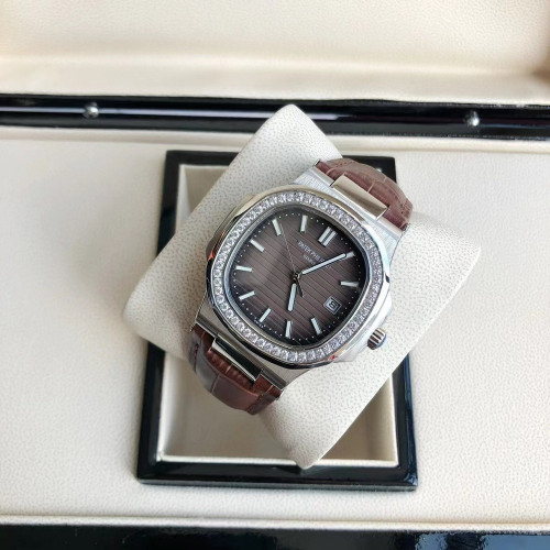 파텍필립 노틸러스 7118 다이아 베젤 40mm 가죽 워치
