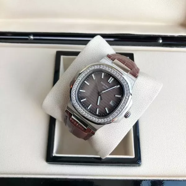 파텍필립 노틸러스 7118 다이아 베젤 40mm 가죽 워치