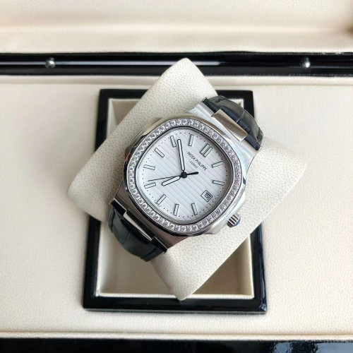 파텍필립 노틸러스 7118 다이아 베젤 40mm 가죽 워치