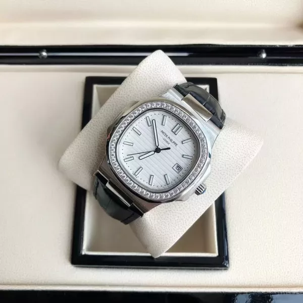 파텍필립 노틸러스 7118 다이아 베젤 40mm 가죽 워치