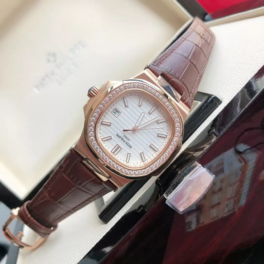 파텍필립 노틸러스 7118 다이아 베젤 40mm 가죽 워치 상세 이미지 6