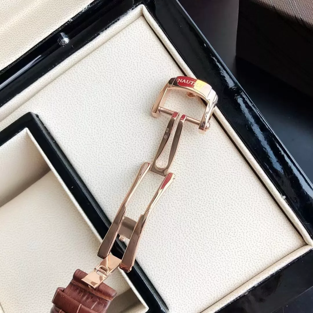 파텍필립 노틸러스 7118 다이아 베젤 40mm 가죽 워치 상세 이미지 9