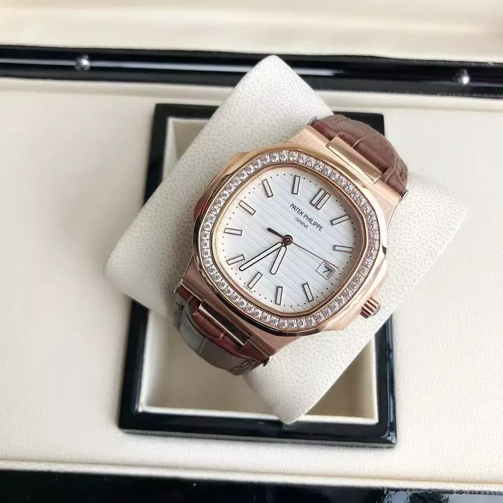 파텍필립 노틸러스 7118 다이아 베젤 40mm 가죽 워치