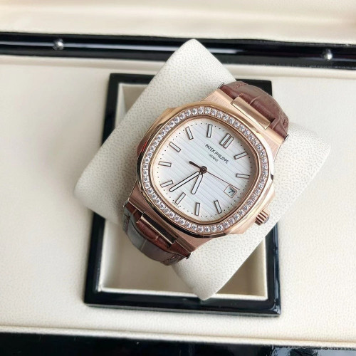 파텍필립 노틸러스 7118 다이아 베젤 40mm 가죽 워치