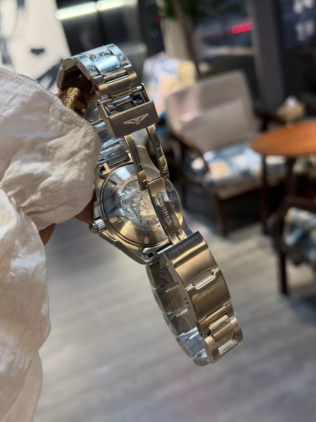 론진 콘퀘스트 세라믹 베젤 41mm 오토매틱 워치 상세 이미지 4
