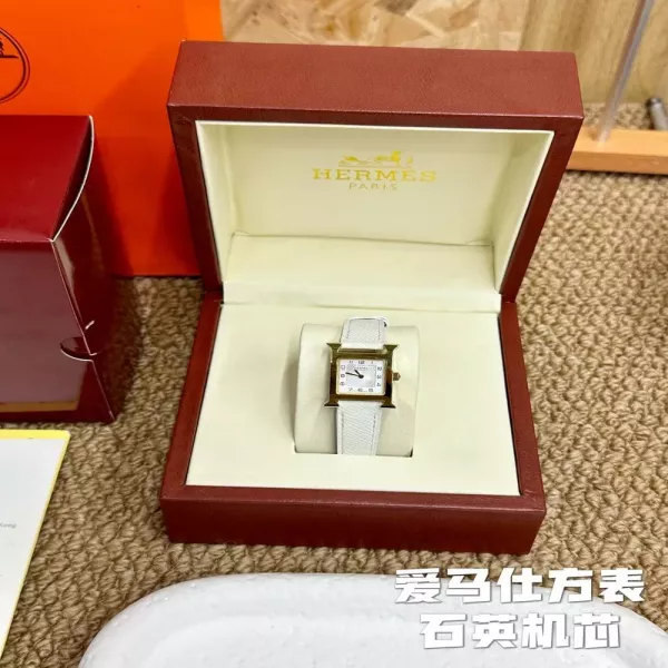 에르메스 스퀘어 다이얼 사파이어 크리스탈 쿼츠 워치