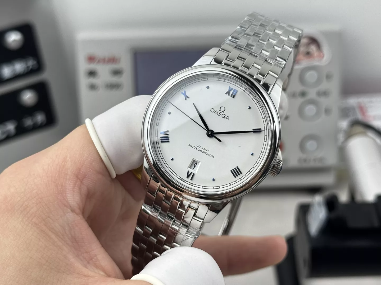 오메가 드빌 디어드롭 클래식 40mm 오토매틱 메탈 워치 상세 이미지 3