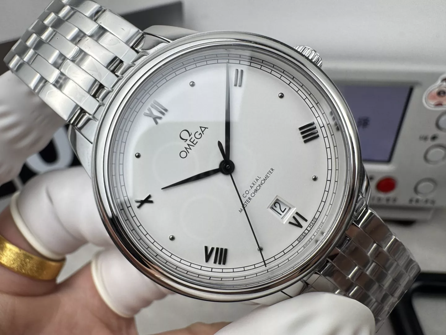 오메가 드빌 디어드롭 클래식 40mm 오토매틱 워치 상세 이미지 4