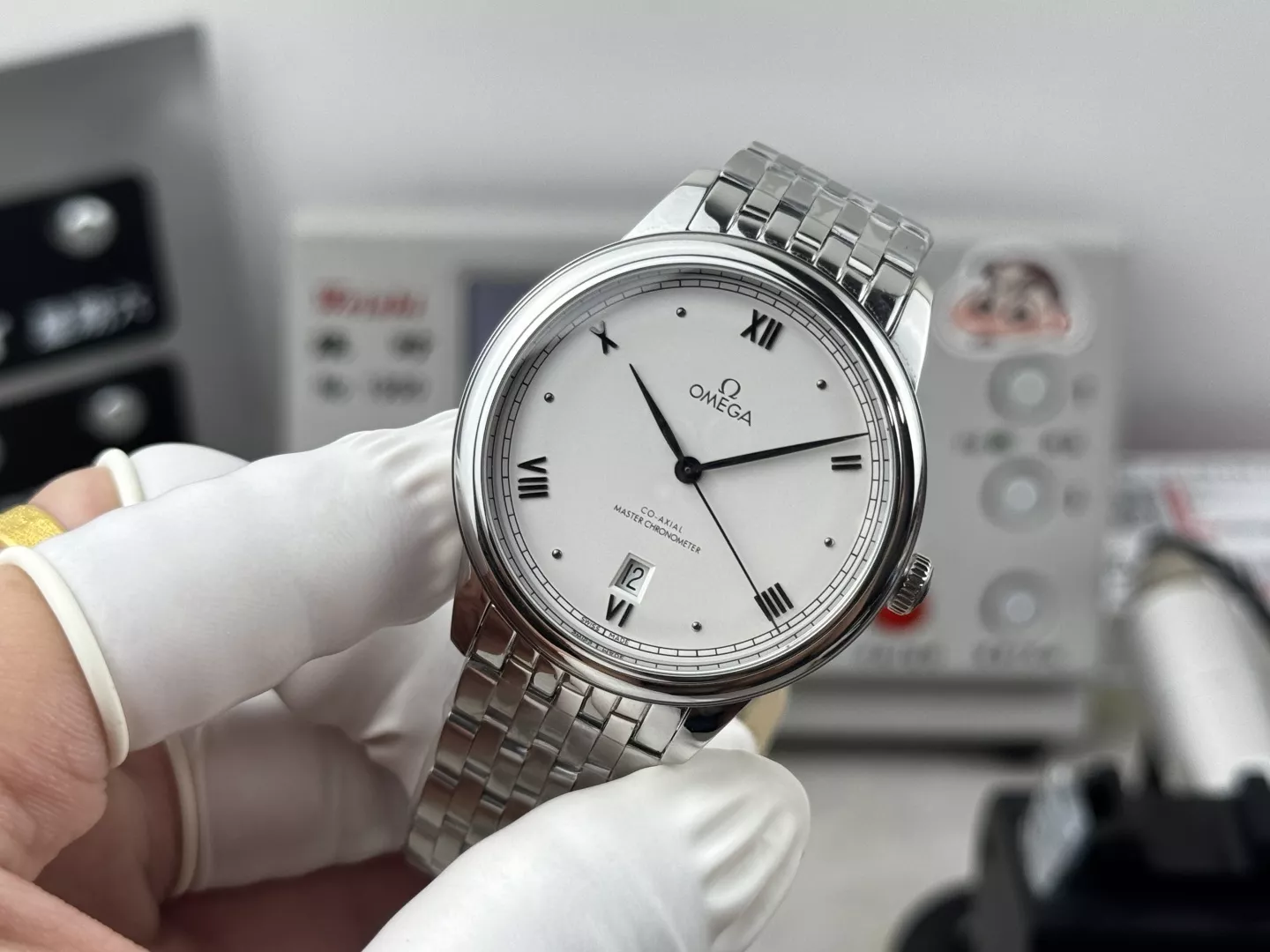 오메가 드빌 디어드롭 클래식 40mm 오토매틱 워치 상세 이미지 3