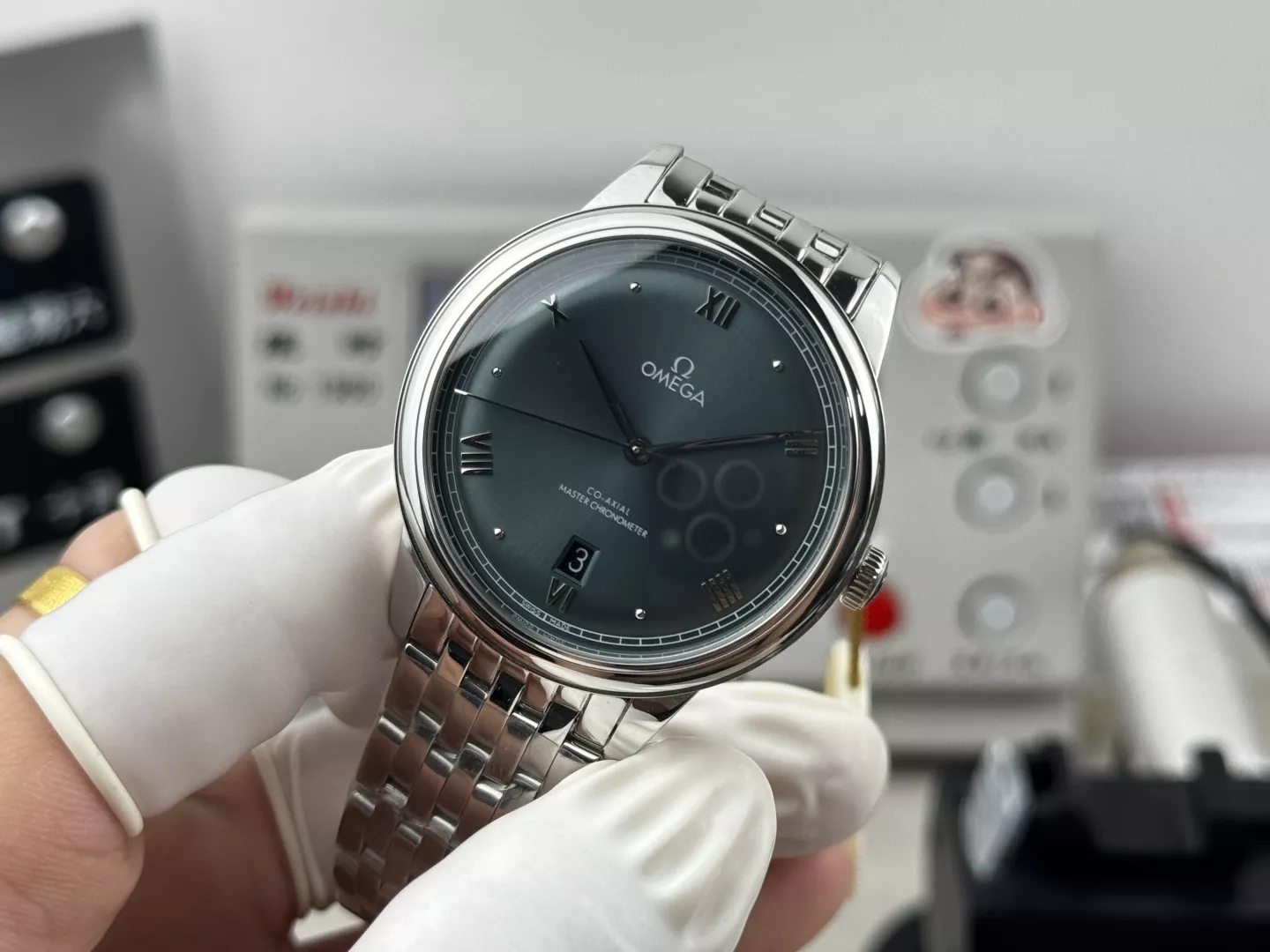 오메가 드빌 디어드롭 클래식 40mm 오토매틱 워치 상세 이미지 3