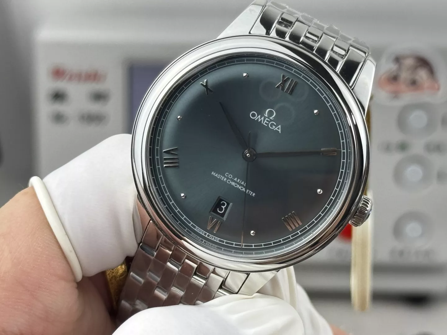 오메가 드빌 디어드롭 클래식 40mm 오토매틱 워치 상세 이미지 5