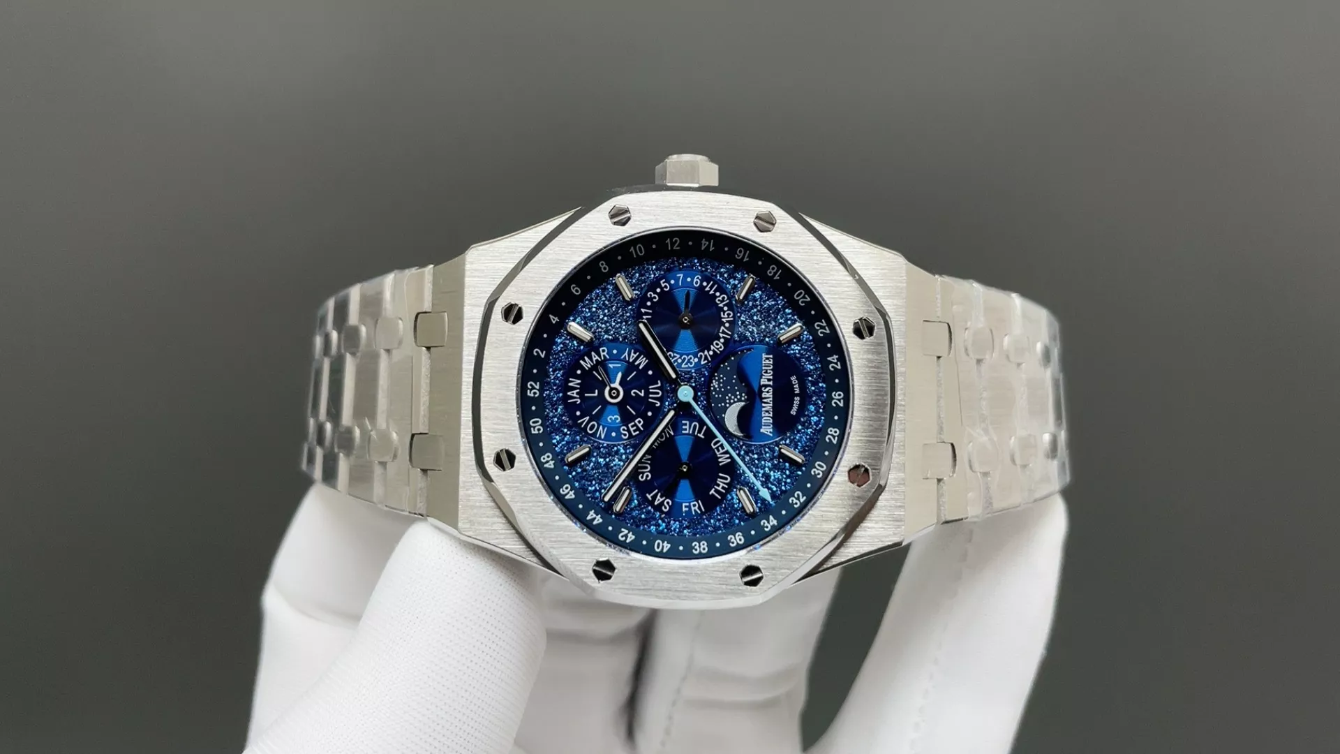 오데마피게 로열오크 26574ST 블루 다이얼 41mm 메탈 워치 상세 이미지 2