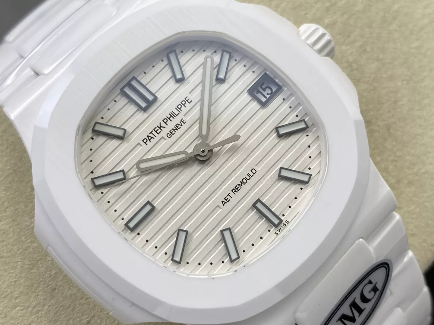 파텍필립 노틸러스 5711 AET 리몰드 화이트 세라믹 오토매틱 워치 상세 이미지 2