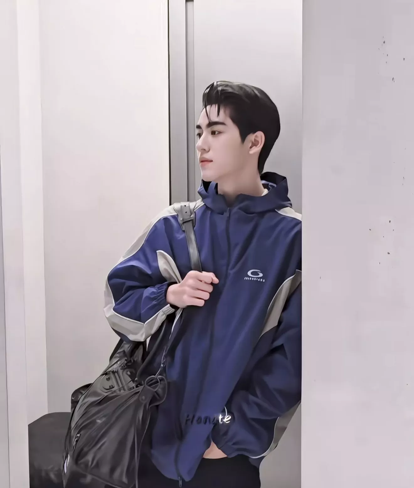 발렌시아가 트랙수트 새틴 배색 후드 집업 재킷 상세 이미지 22