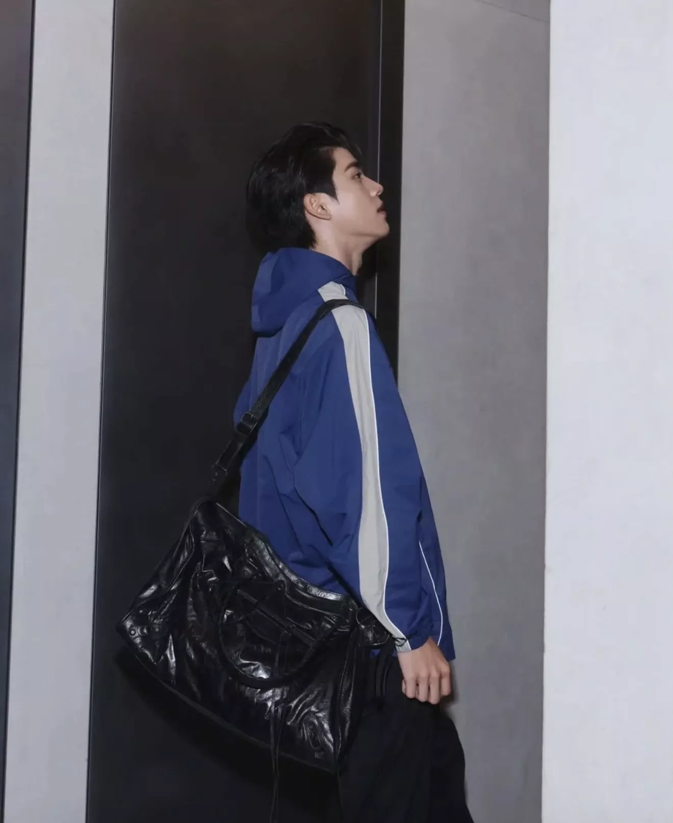 발렌시아가 트랙수트 새틴 배색 후드 집업 재킷 상세 이미지 20