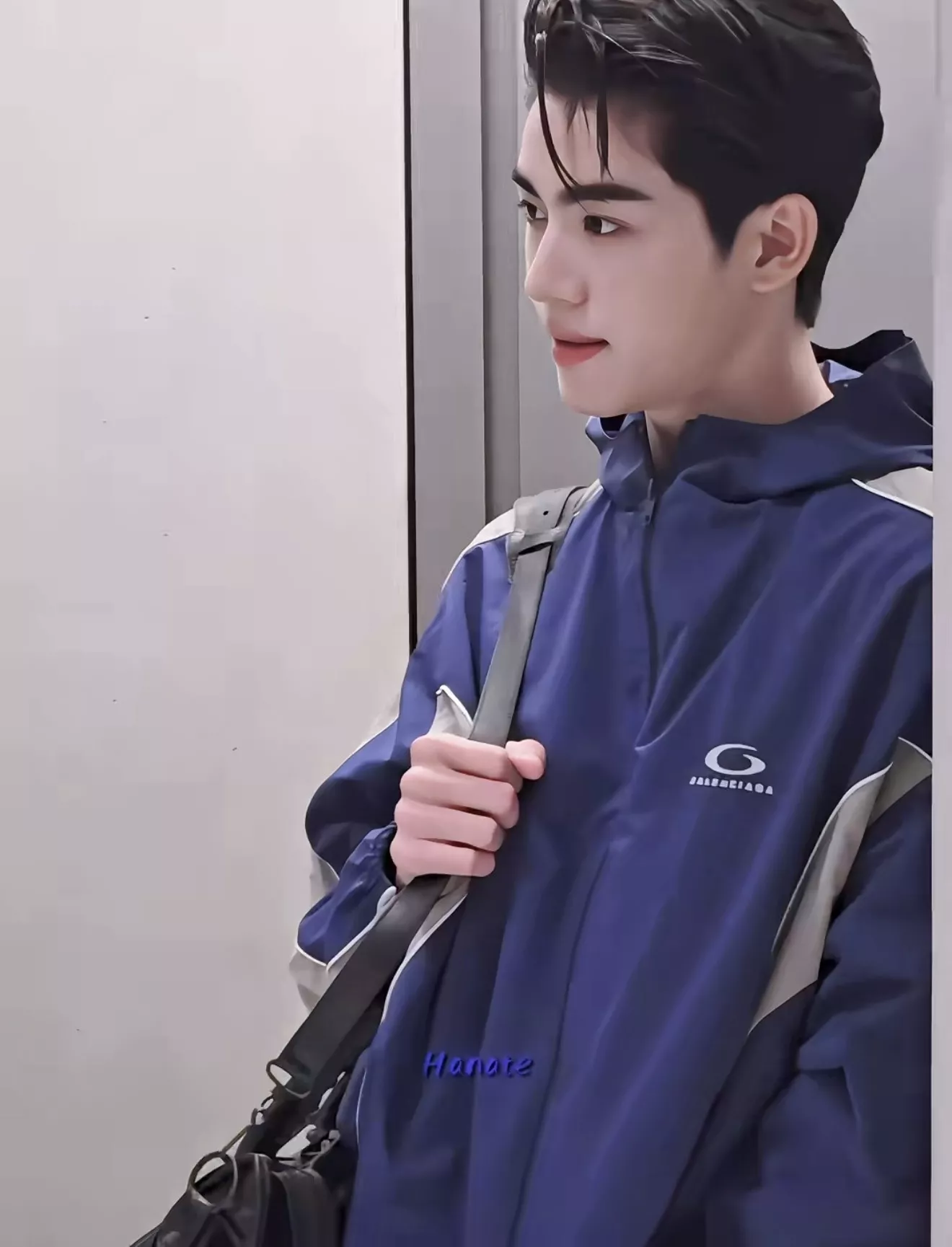 발렌시아가 트랙수트 새틴 배색 후드 집업 재킷 상세 이미지 23