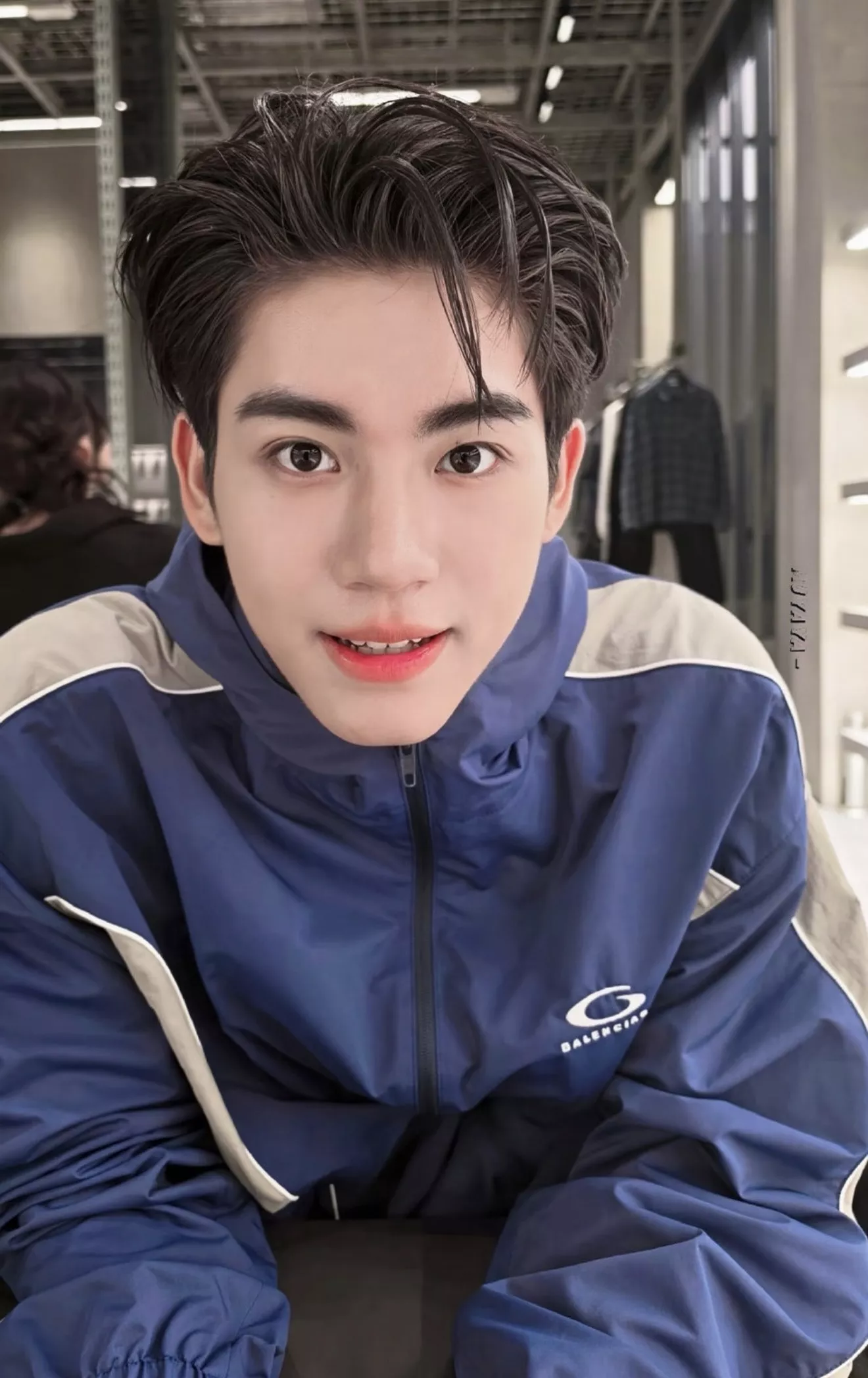발렌시아가 트랙수트 새틴 배색 후드 집업 재킷 상세 이미지 21