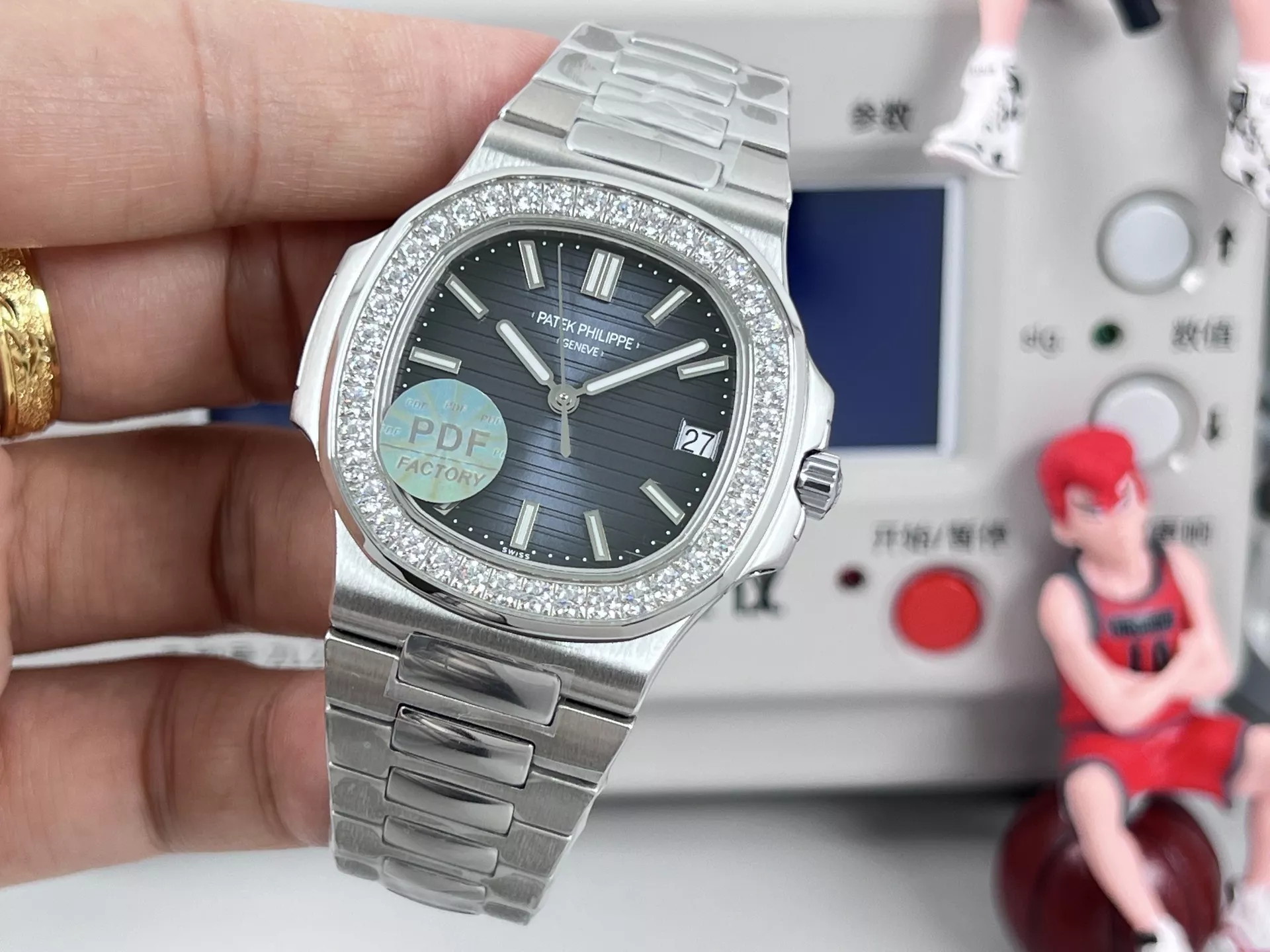 파텍필립 노틸러스 5711 40mm 다이아 베젤 메탈 워치 상세 이미지 3