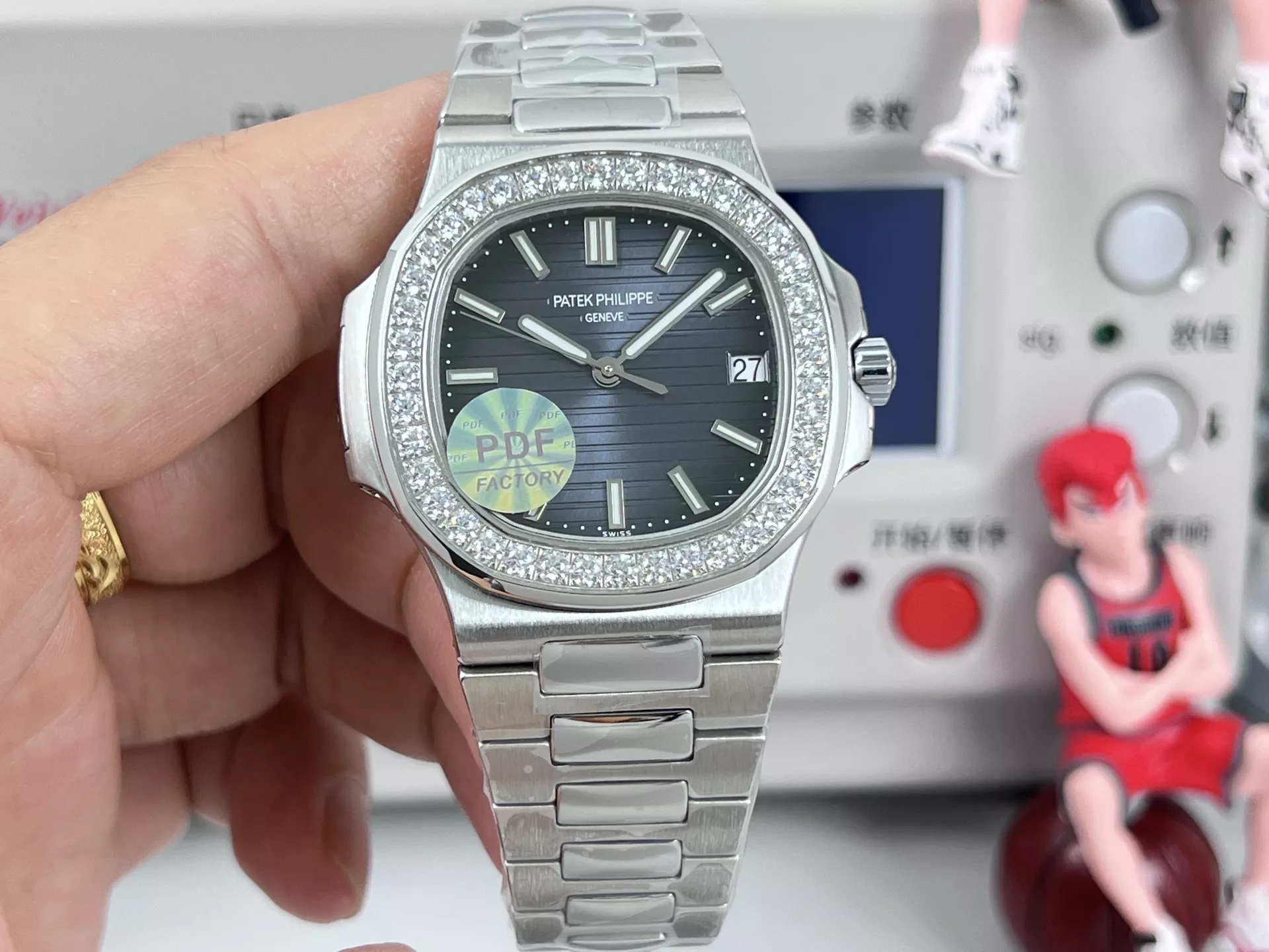파텍필립 노틸러스 5711 40mm 다이아 베젤 메탈 워치 상세 이미지 2
