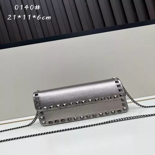 발렌티노 브이링 스터드 플랩 체인 크로스백