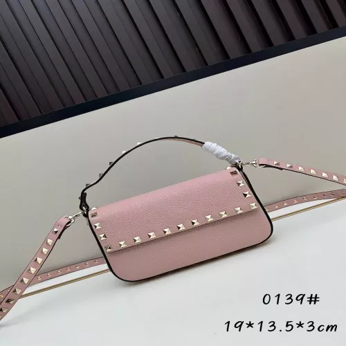 발렌티노 스터드 장식 플랩 미니 숄더백