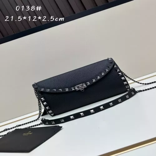 발렌티노 락스터드 소가죽 스몰 체인 크로스백