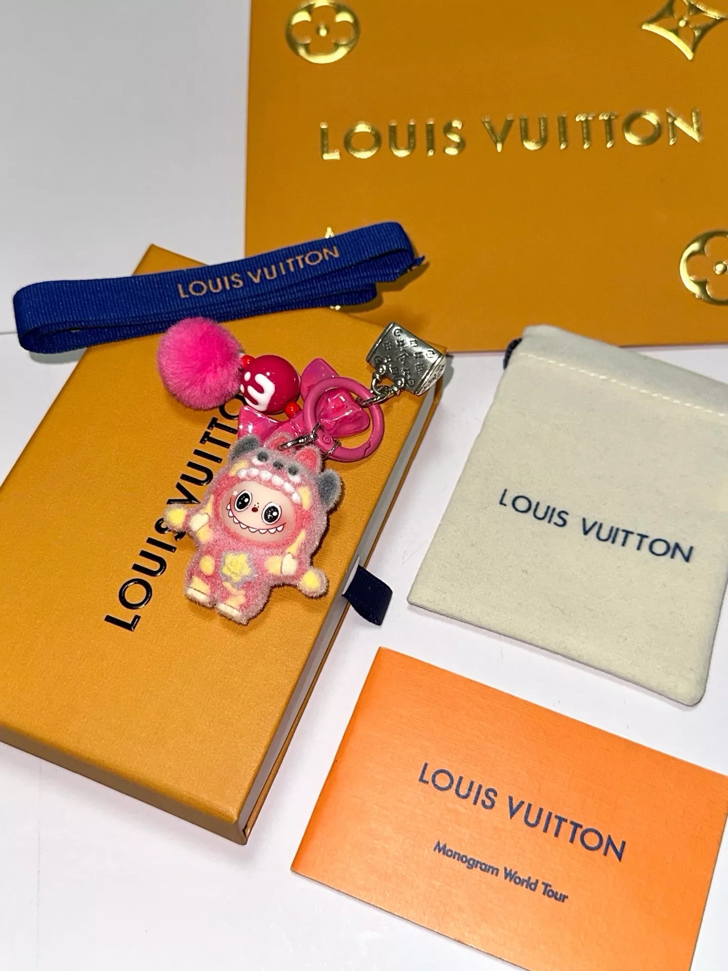 루이비통 앵거 포레스트 연계 디자인 퍼 인형 백참 키링 상세 이미지 3