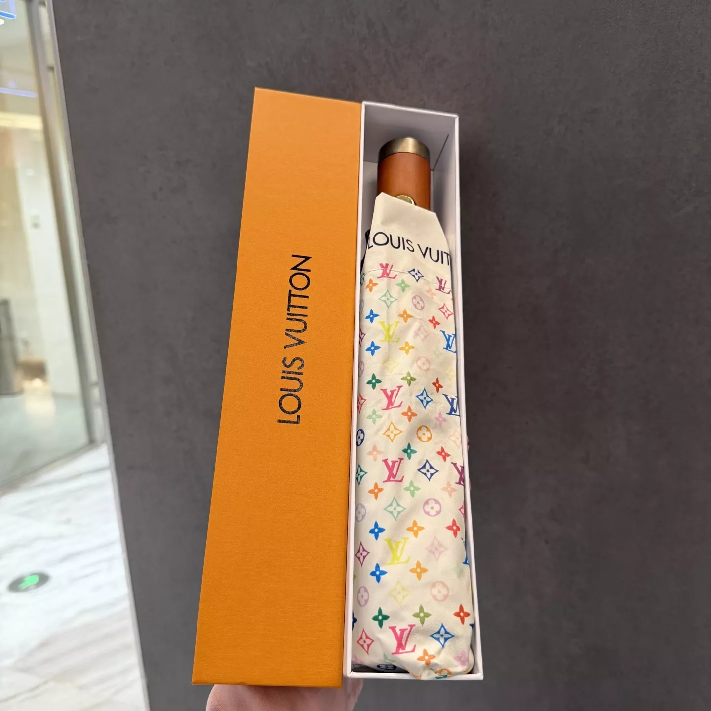 루이비통 멀티 모노그램 전자동 3단 접이식 양우산 상세 이미지 2