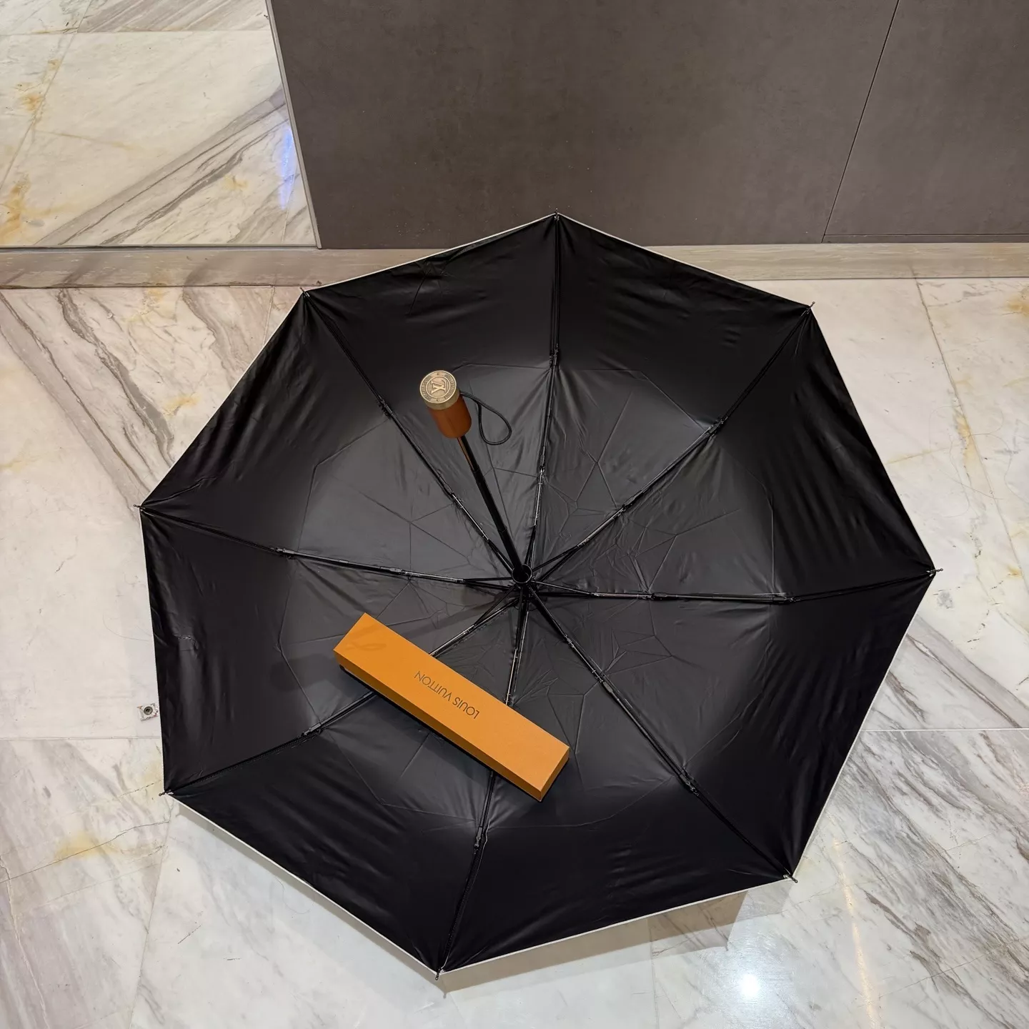 루이비통 멀티 모노그램 전자동 3단 접이식 양우산 상세 이미지 8