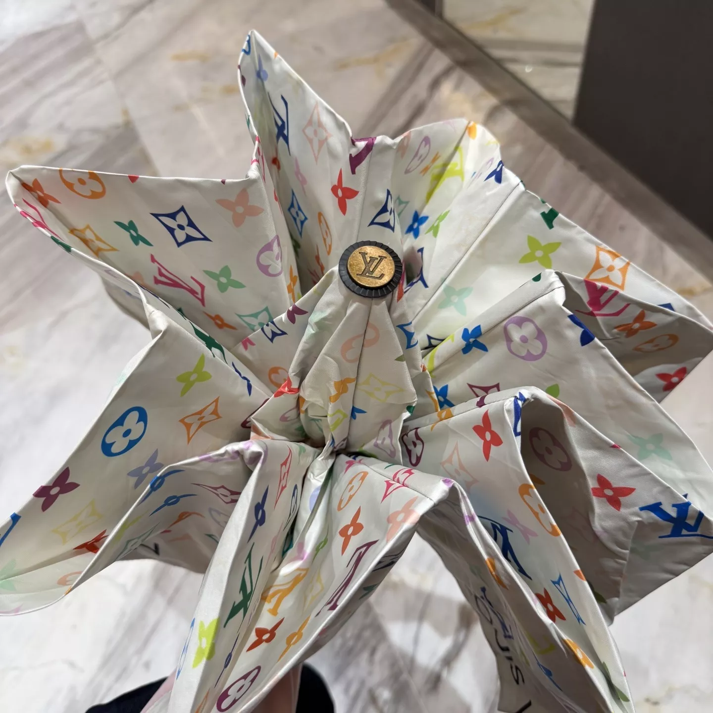 루이비통 멀티 모노그램 전자동 3단 접이식 양우산 상세 이미지 5