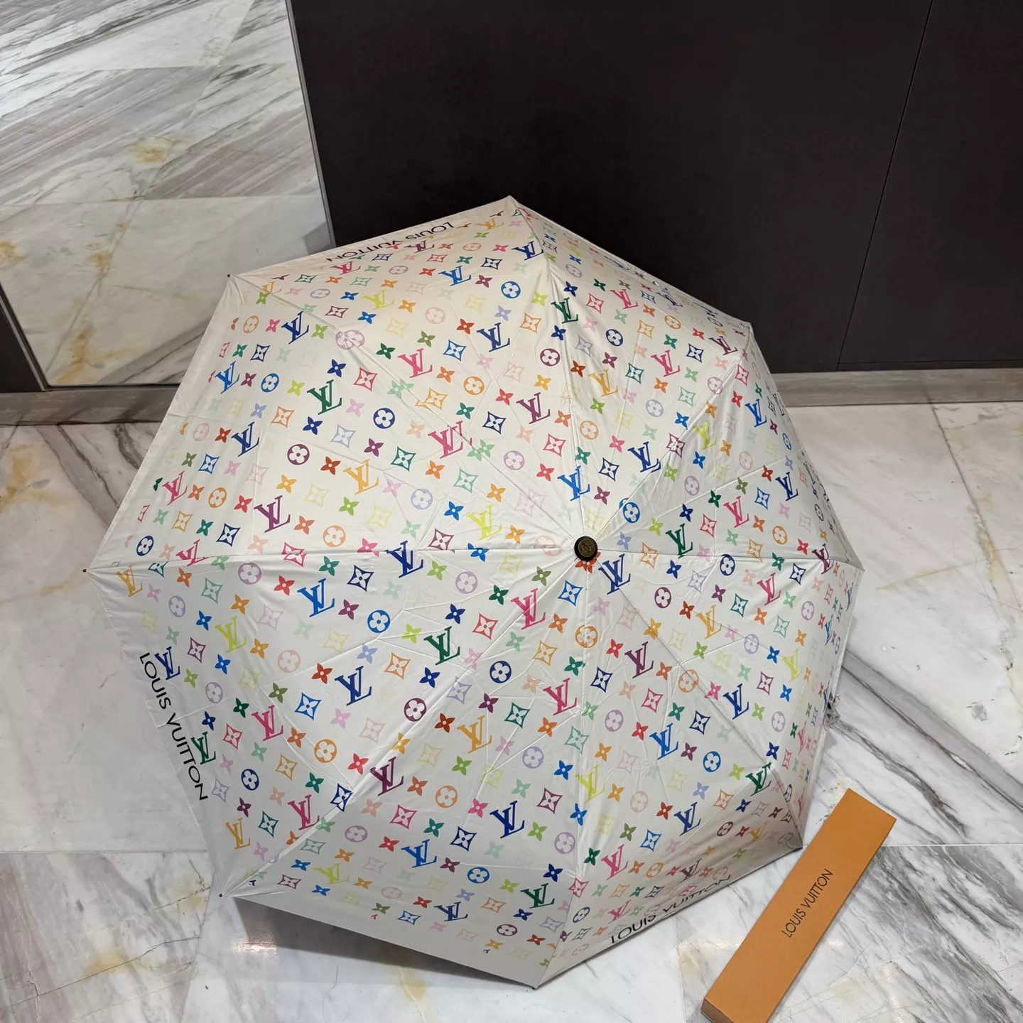 루이비통 멀티 모노그램 전자동 3단 접이식 양우산 상세 이미지 1