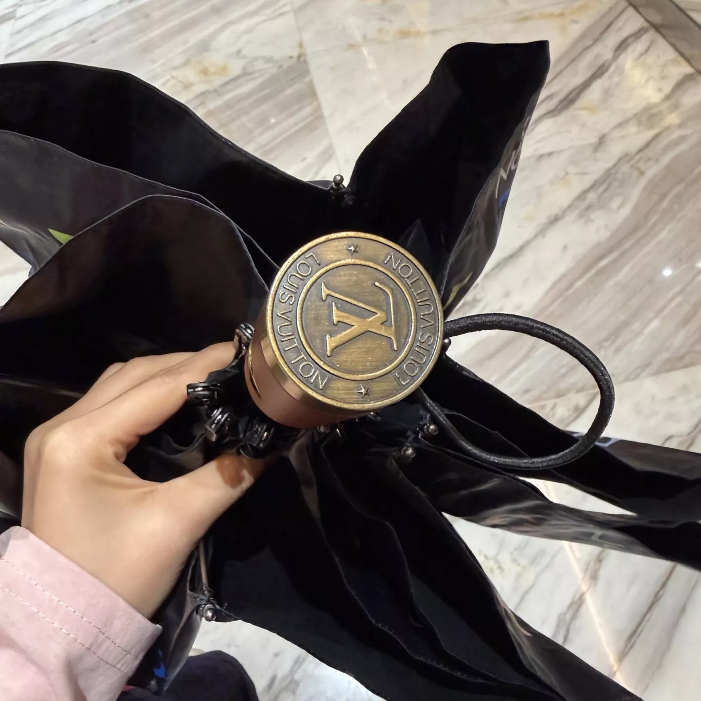 루이비통 모노그램 멀티컬러 자동 3단 접이식 우산 상세 이미지 4