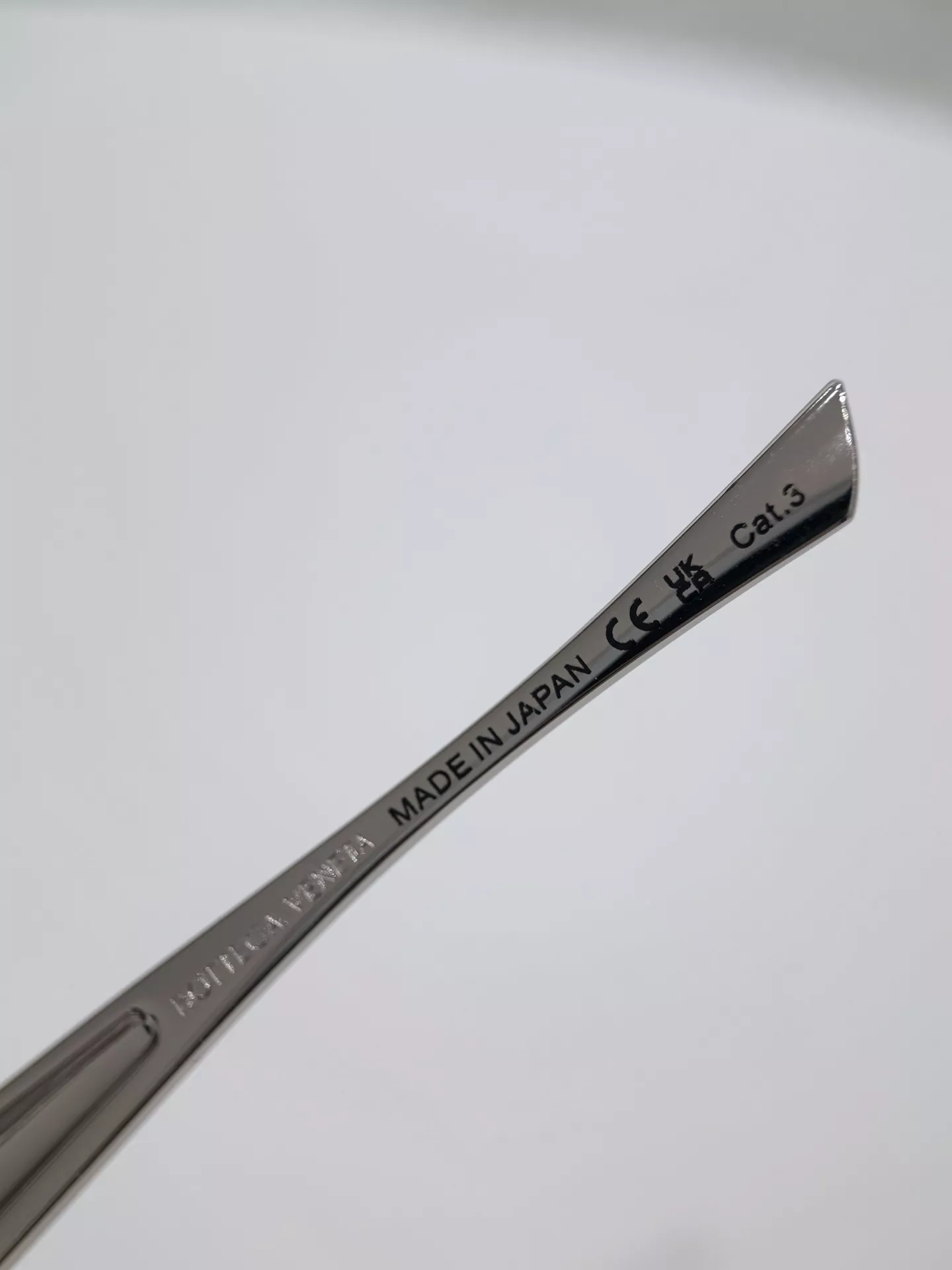 보테가베네타 BV1386S 사딘 메탈 오벌 선글라스 상세 이미지 55