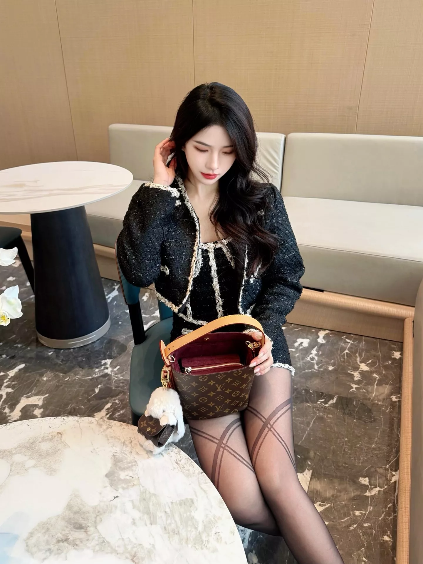 루이비통 큐트 버니 모노그램 이어폰 수납 백참 상세 이미지 38