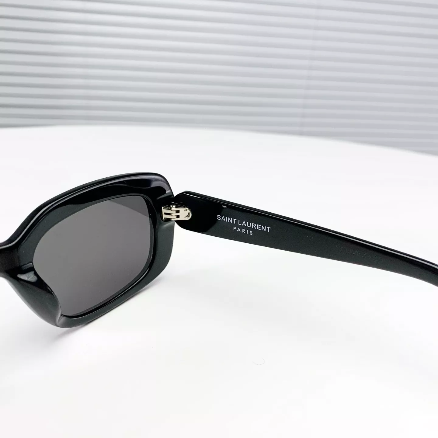 입생로랑 SLM130/F YSL 로고 슬림 렉탱글 선글라스 상세 이미지 24