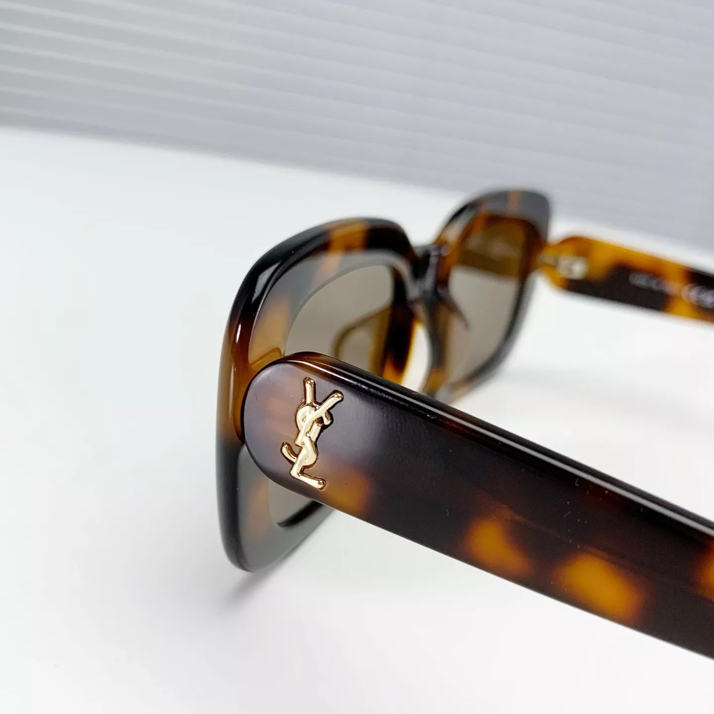 입생로랑 SLM130/F YSL 로고 슬림 렉탱글 선글라스 상세 이미지 17
