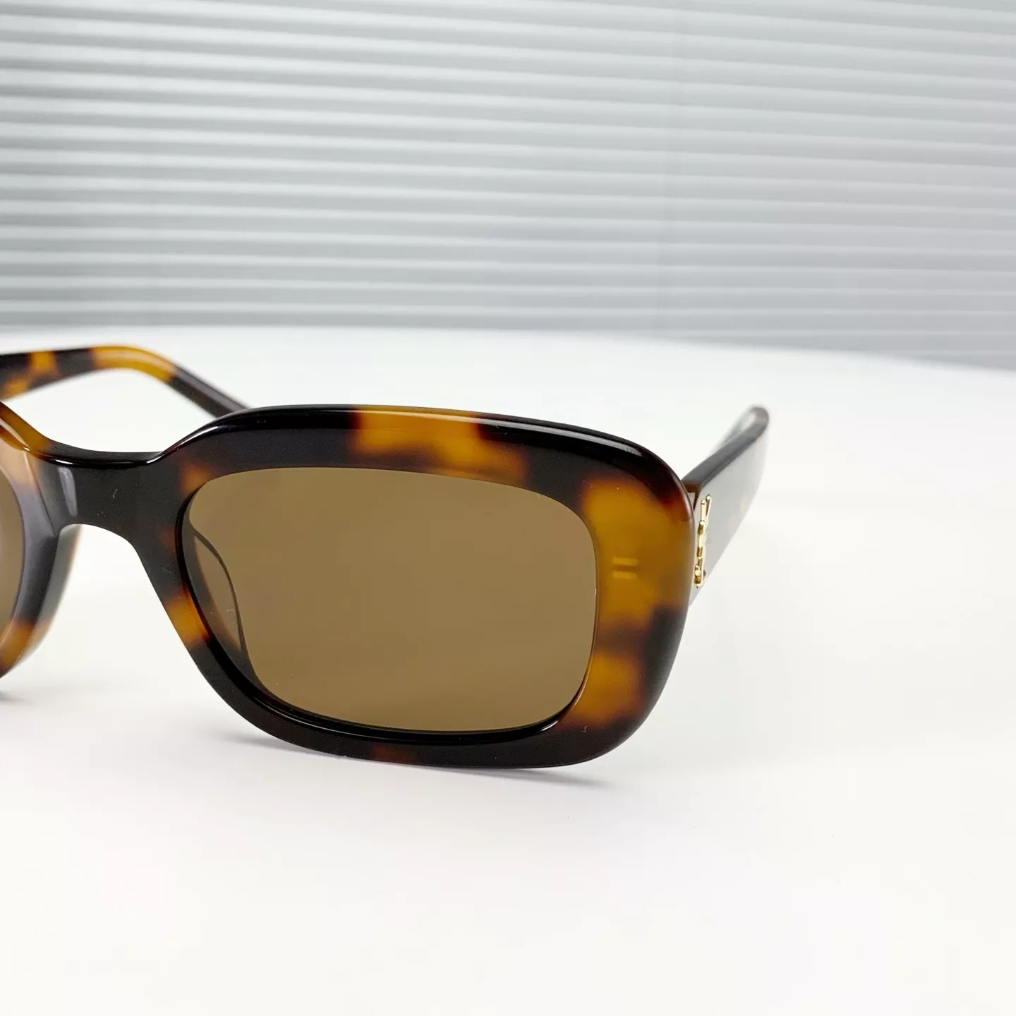 입생로랑 SLM130/F YSL 로고 슬림 렉탱글 선글라스 상세 이미지 15